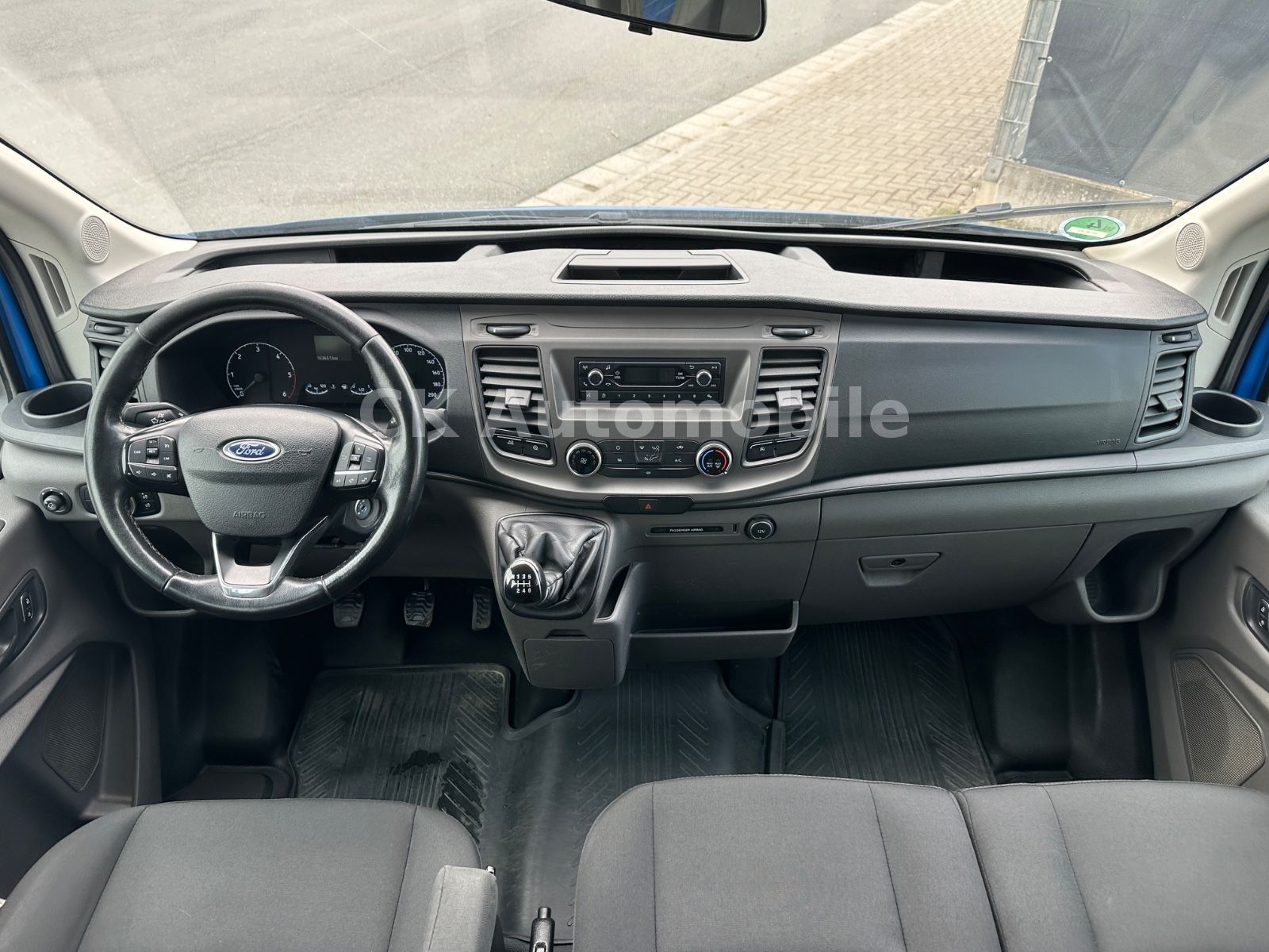 Fahrzeugabbildung Ford Transit Pritsche 350 L3 DoKa Trend/7 Sitze/AHK