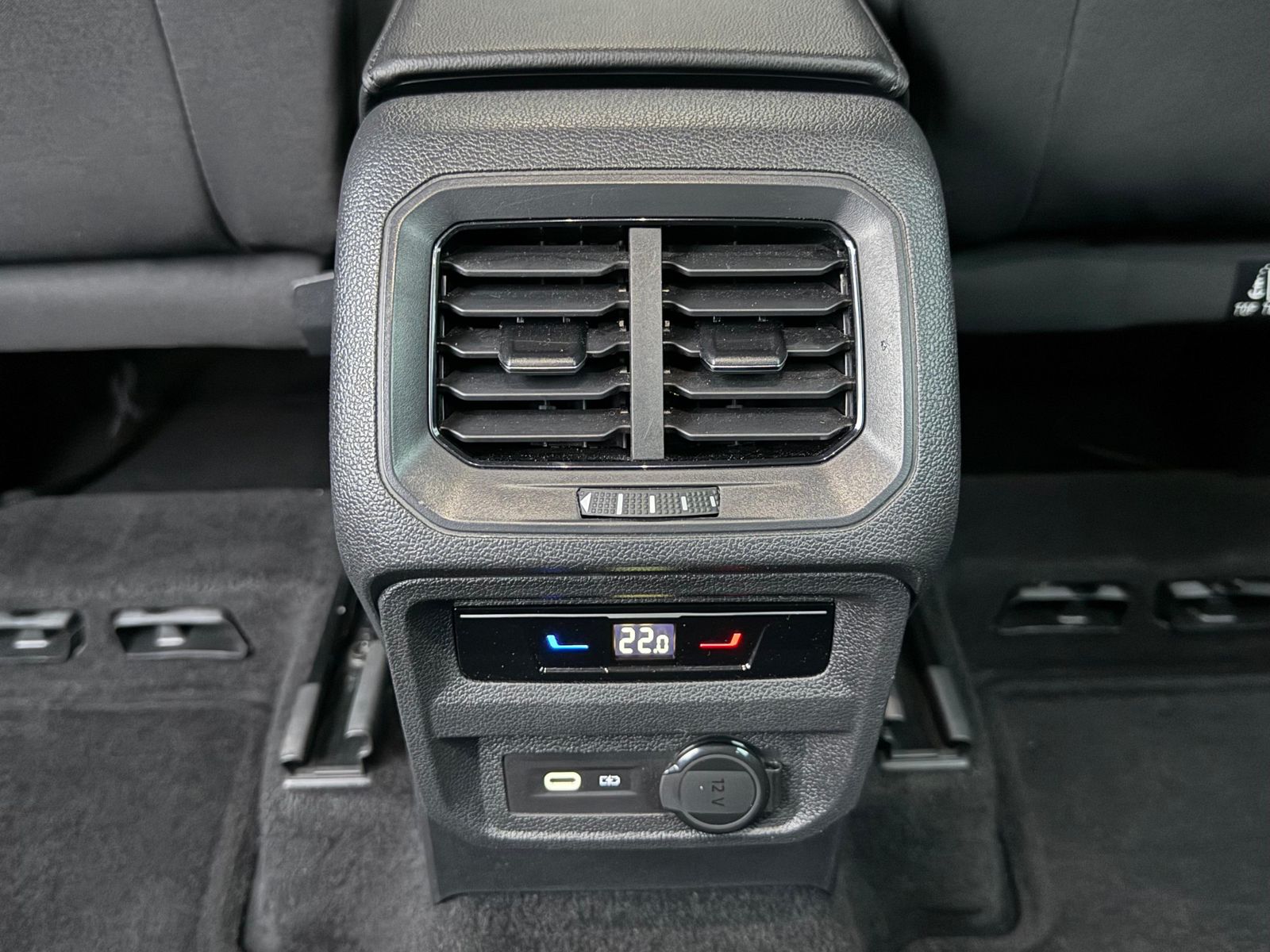 Fahrzeugabbildung SEAT Tarraco 1.5 TSI DSG Style LED+AHK+KAM+ACC+7SITZ