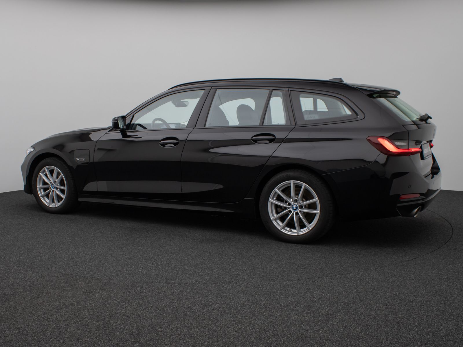 Fahrzeugabbildung BMW 330e DAB CockPit+ PDC Geschwindigkeitsreg Sport