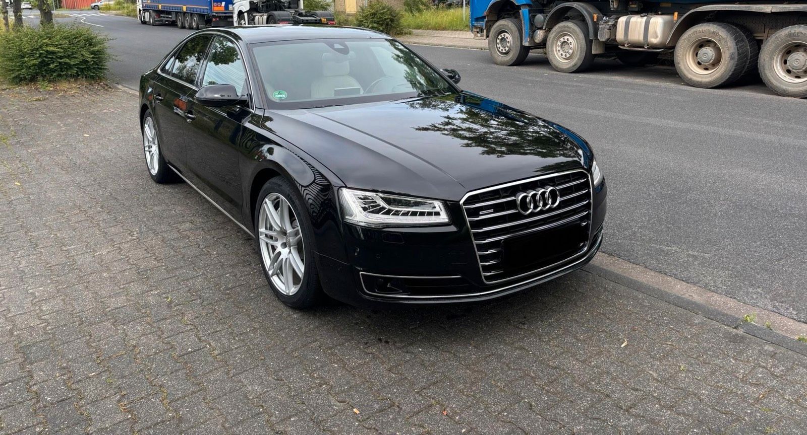 AUDI Audi A8 4.2tdi Tüv ist neu Sommerreifen ne...