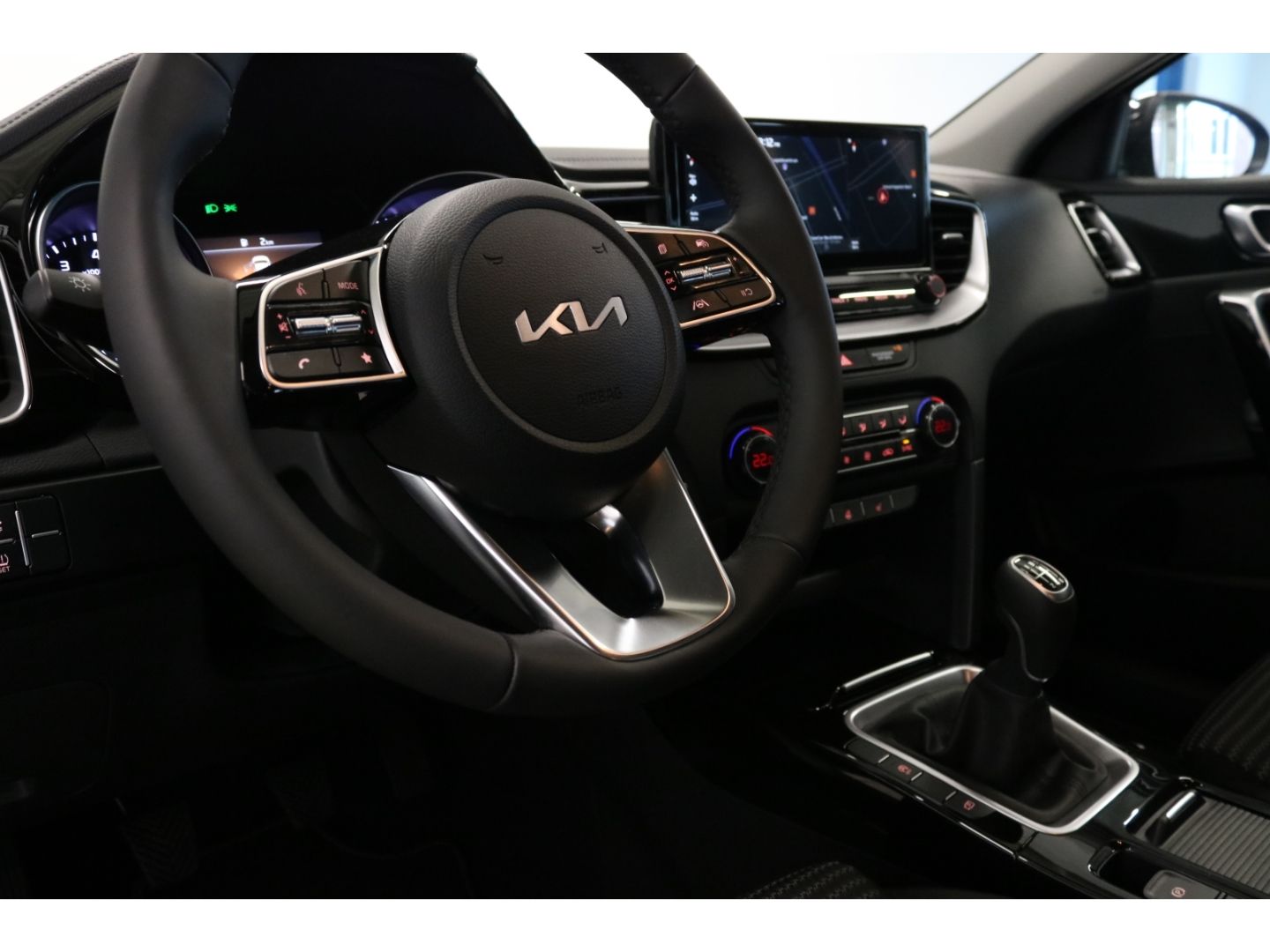 Fahrzeugabbildung Kia Ceed_sw Spirit Navi Tempomat Kamera JBL SHZ