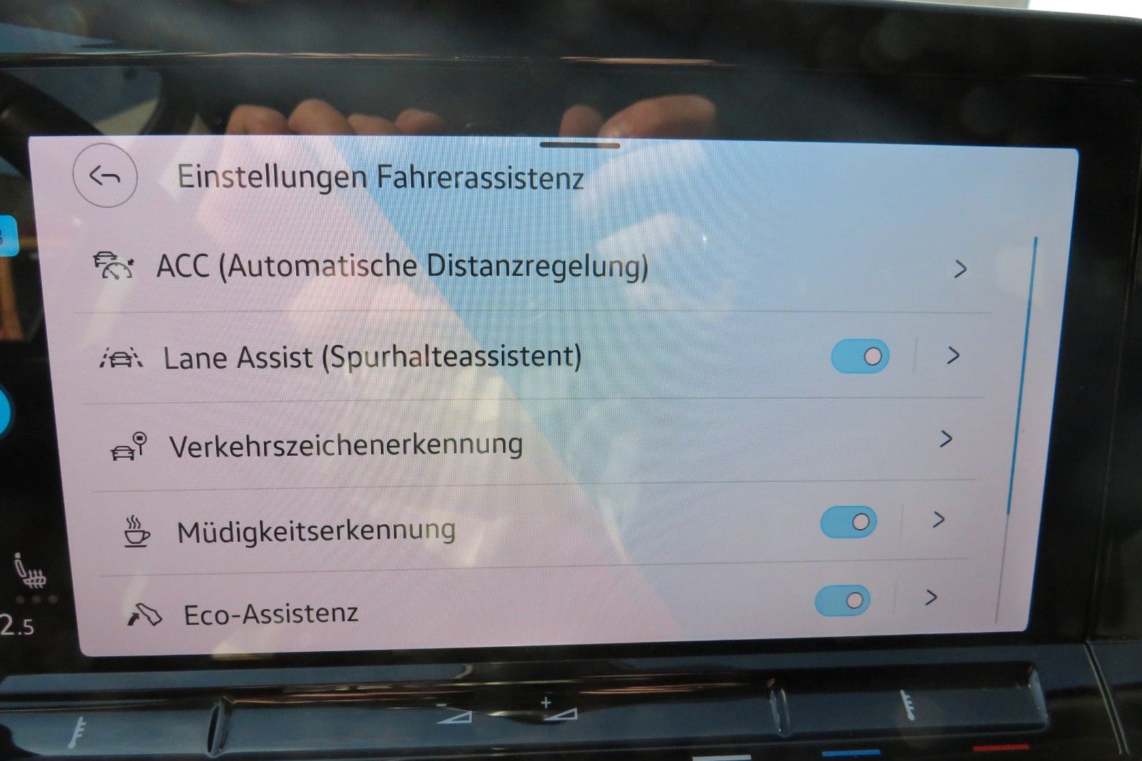 Fahrzeugabbildung Volkswagen Golf Variant LIFE DSG NAVI APP ACC SITZH. LED 1H
