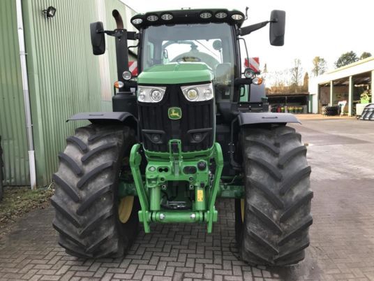 John Deere 6R 215