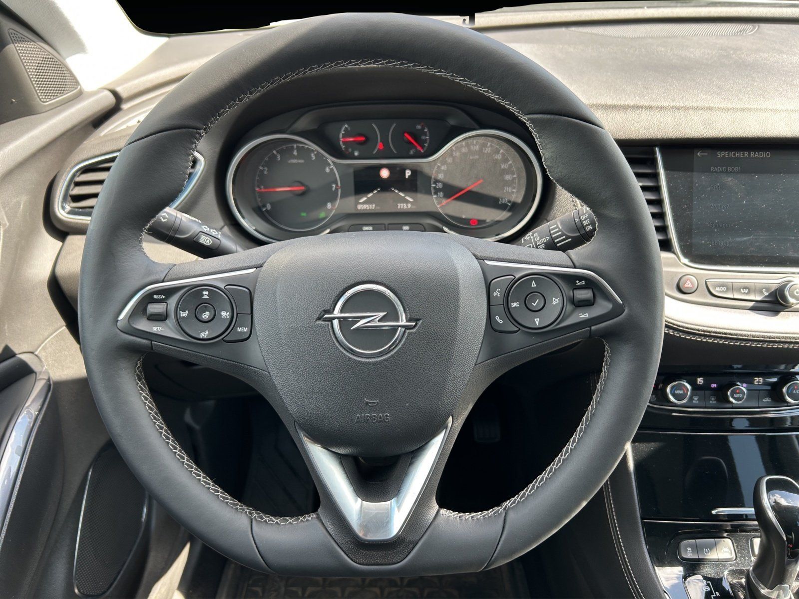 Fahrzeugabbildung Opel Grandland X 2.0 CDTI Aut./Bi-LED/ACC/360°/AHK/