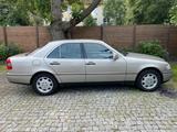 Mercedes-Benz C 220 W 202 ELEGANCE.1 Hand.... - Mercedes-Benz C 220 mit Benzin-Antrieb