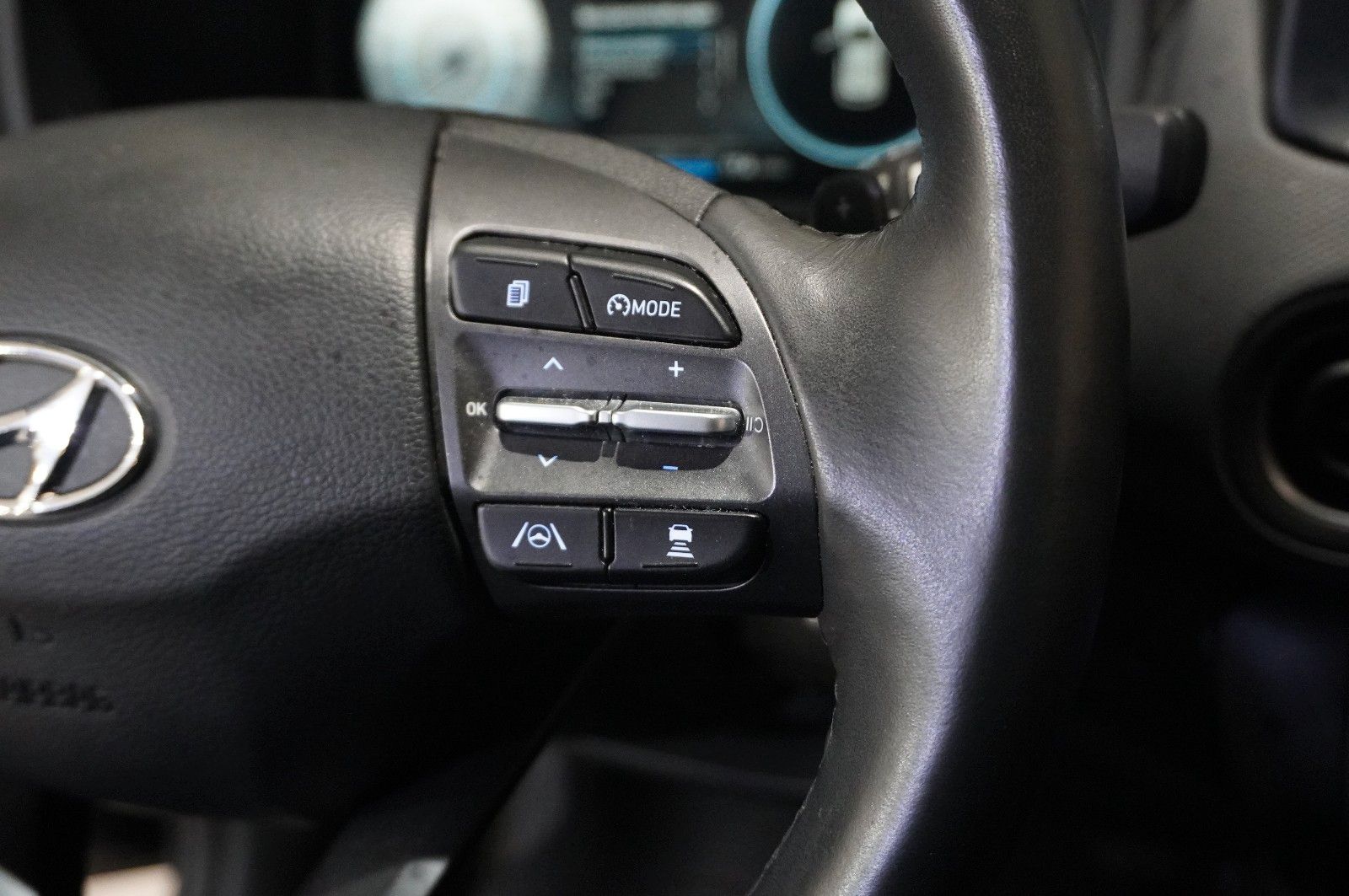 Fahrzeugabbildung Hyundai Kona 1.0 T-GDI STYLE DCT NAVI/LED/KAMERA/VIRTU.