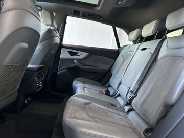 Audi Q8 - 12
