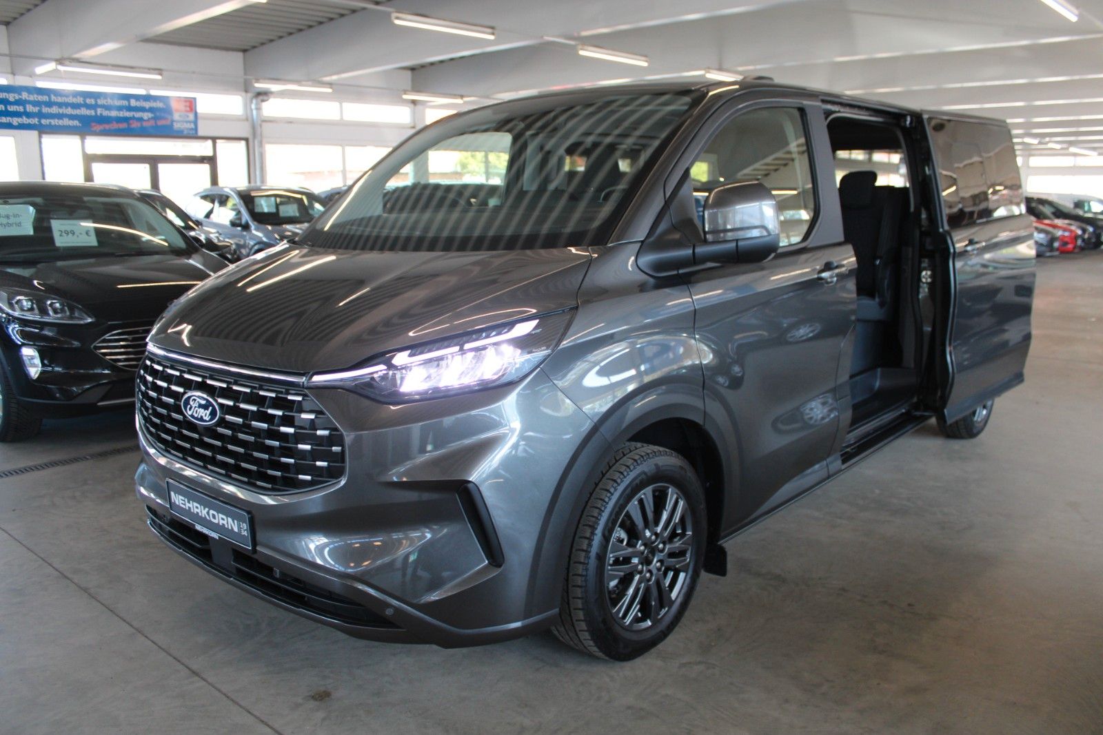 Fahrzeugabbildung Ford Tourneo Custom L2 8-Sitzer Titanium AHK LED ACC