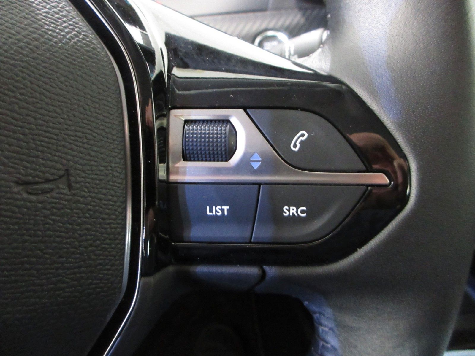 Fahrzeugabbildung Peugeot e-208 Active LED/PDC/TEMPOMAT