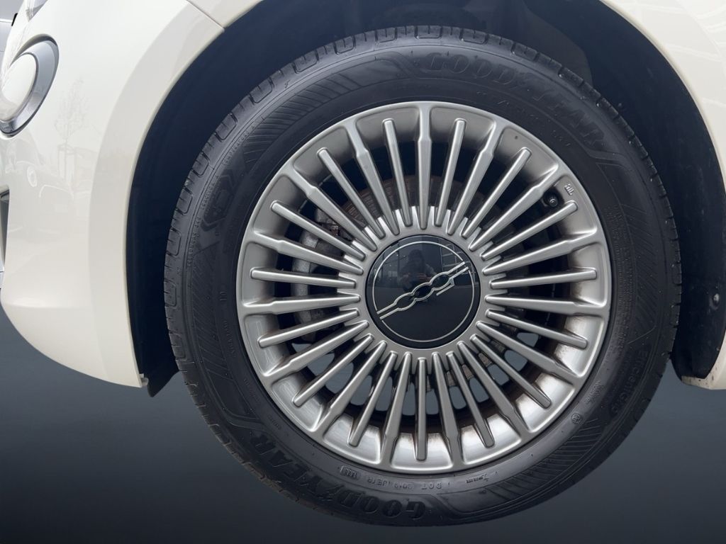 Fahrzeugabbildung Fiat 500e Elektro 42 kwh ALU Apple CarPlay Android Au