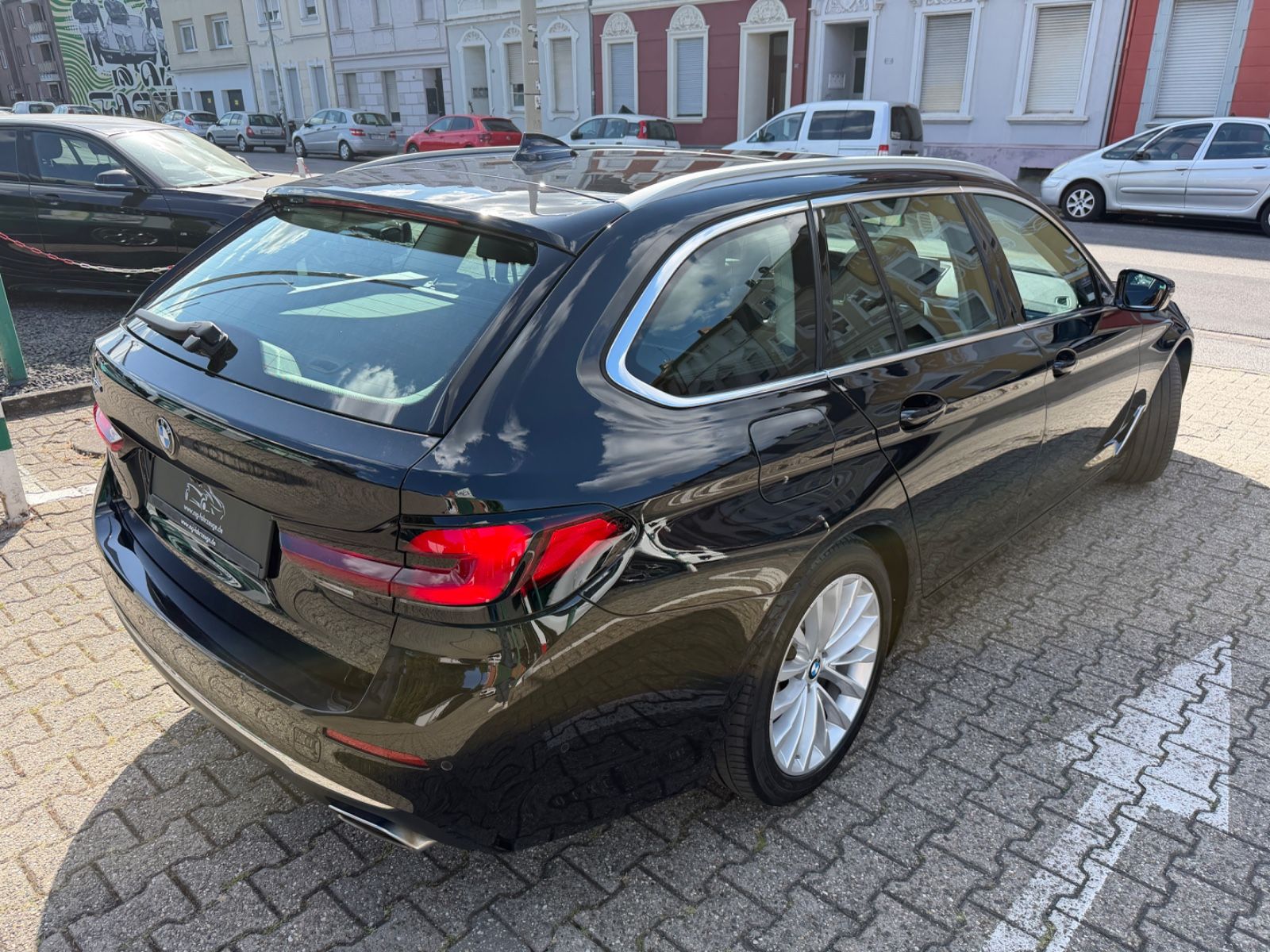 Fahrzeugabbildung BMW 520d Touring xDrive Luxury Line LASER PANO HUD