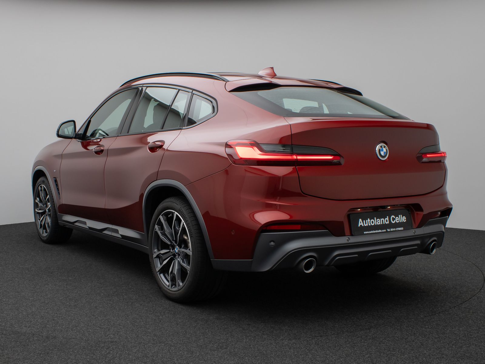 Fahrzeugabbildung BMW X4 xD20d M Sport X Panorama HUD HiFi Komfort 20"
