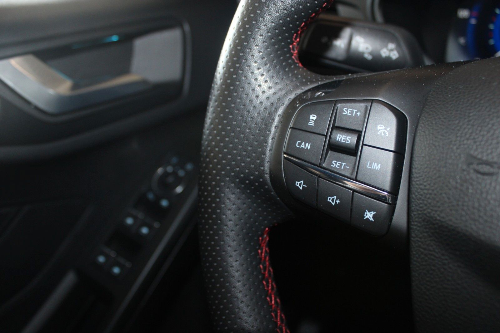 Fahrzeugabbildung Ford Focus ST-Line X AHK M-LED STDHZ B&O ACC WinterP.