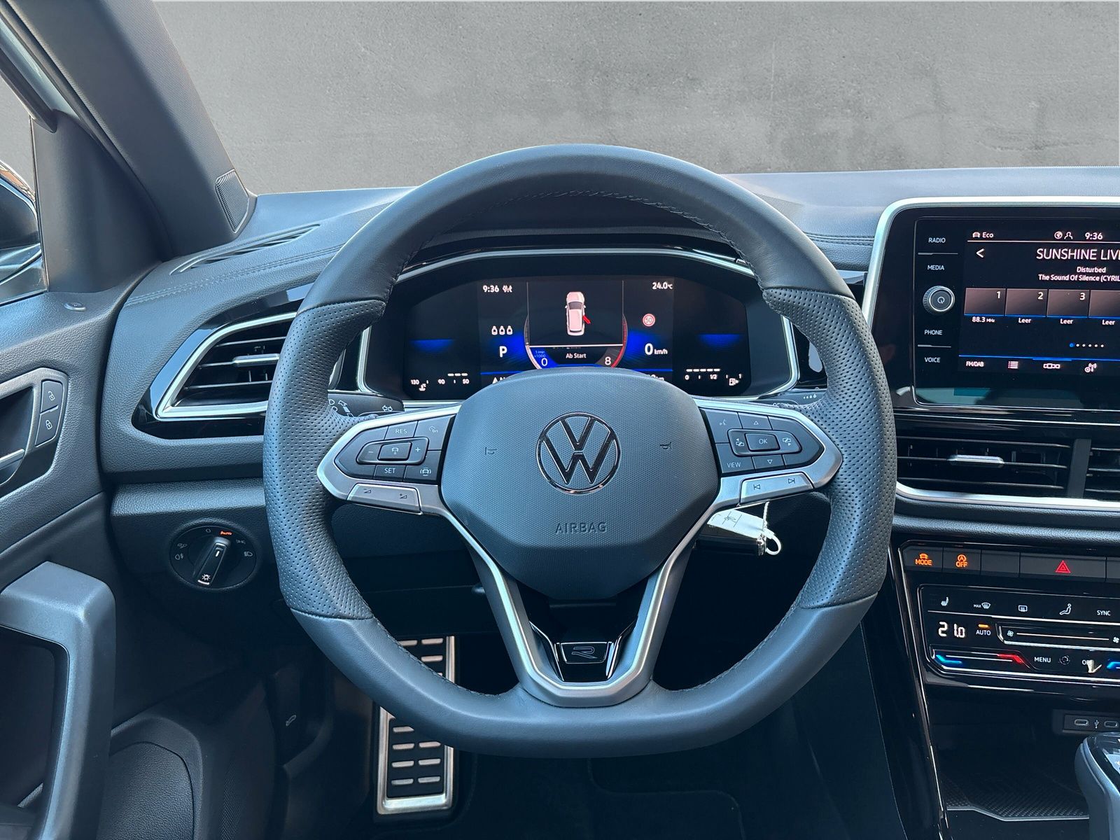 Fahrzeugabbildung Volkswagen T-Roc 1.5 TSI R-Line AHK Kamera SHZ