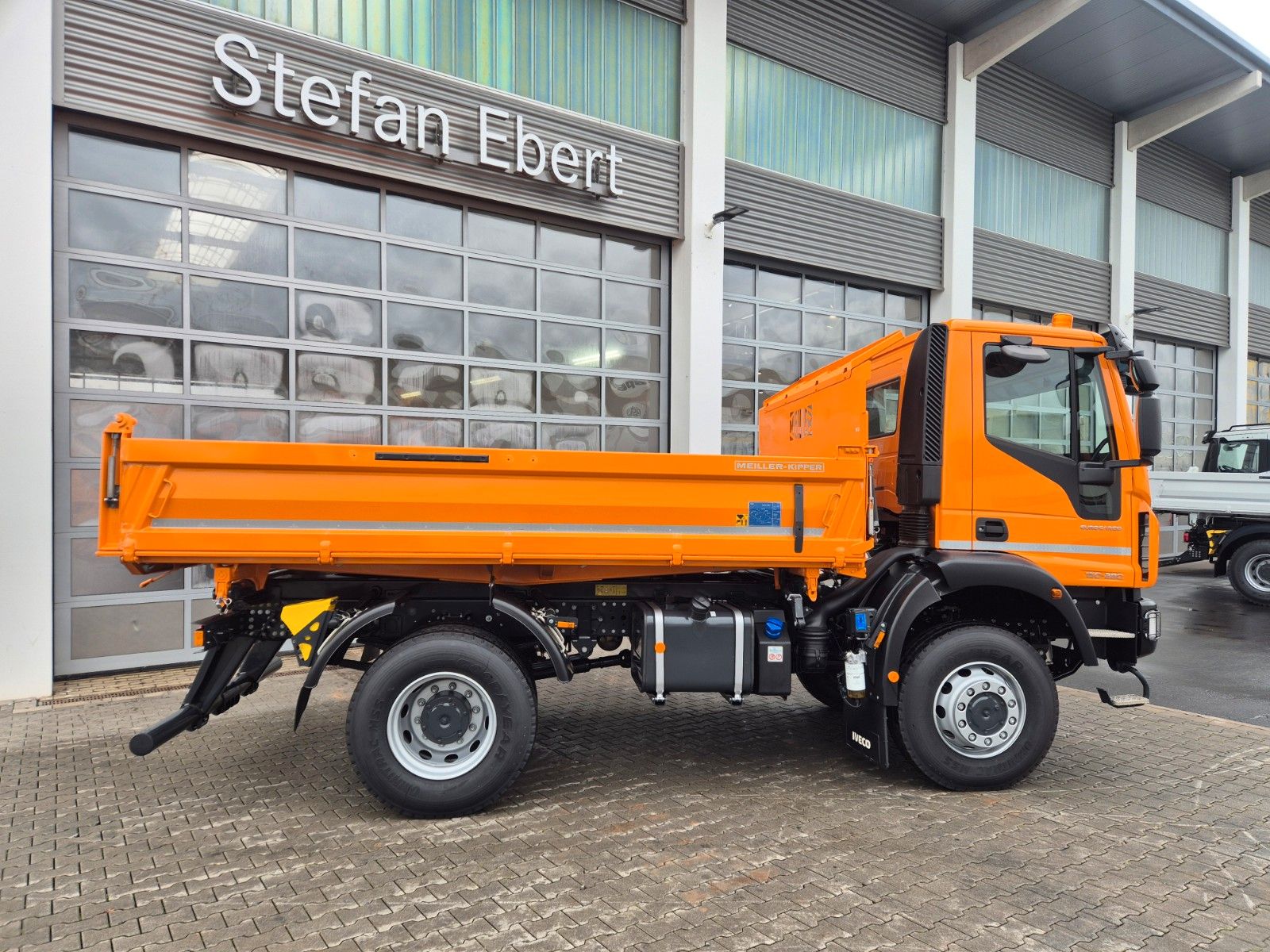 Fahrzeugabbildung Iveco ML150E28W 4x4 Meiller Dreiseitenkipper 2xAHK