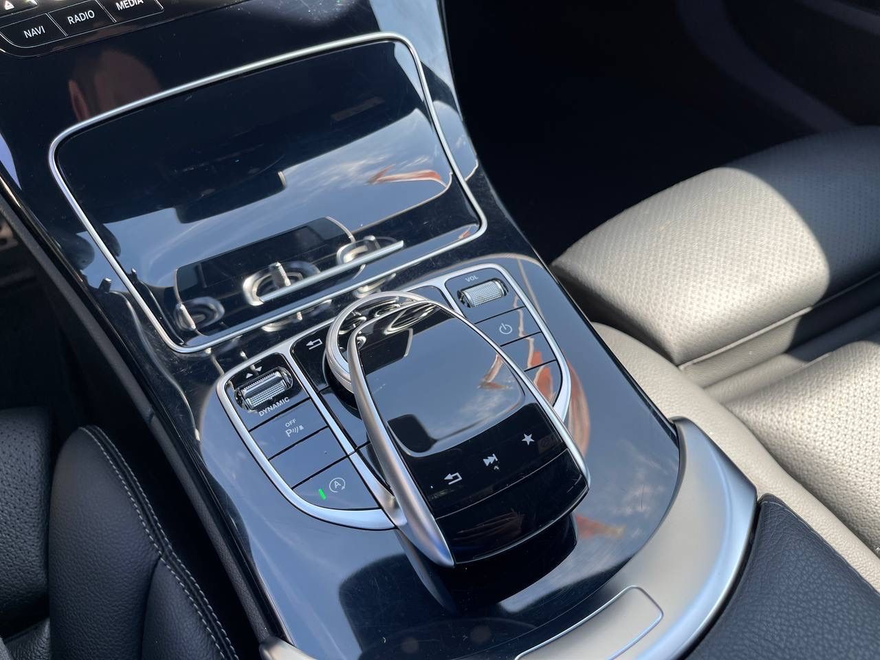 Fahrzeugabbildung Mercedes-Benz C 250 CGI T AMG*Panorama*Totwinkel*AHK*Kamera*
