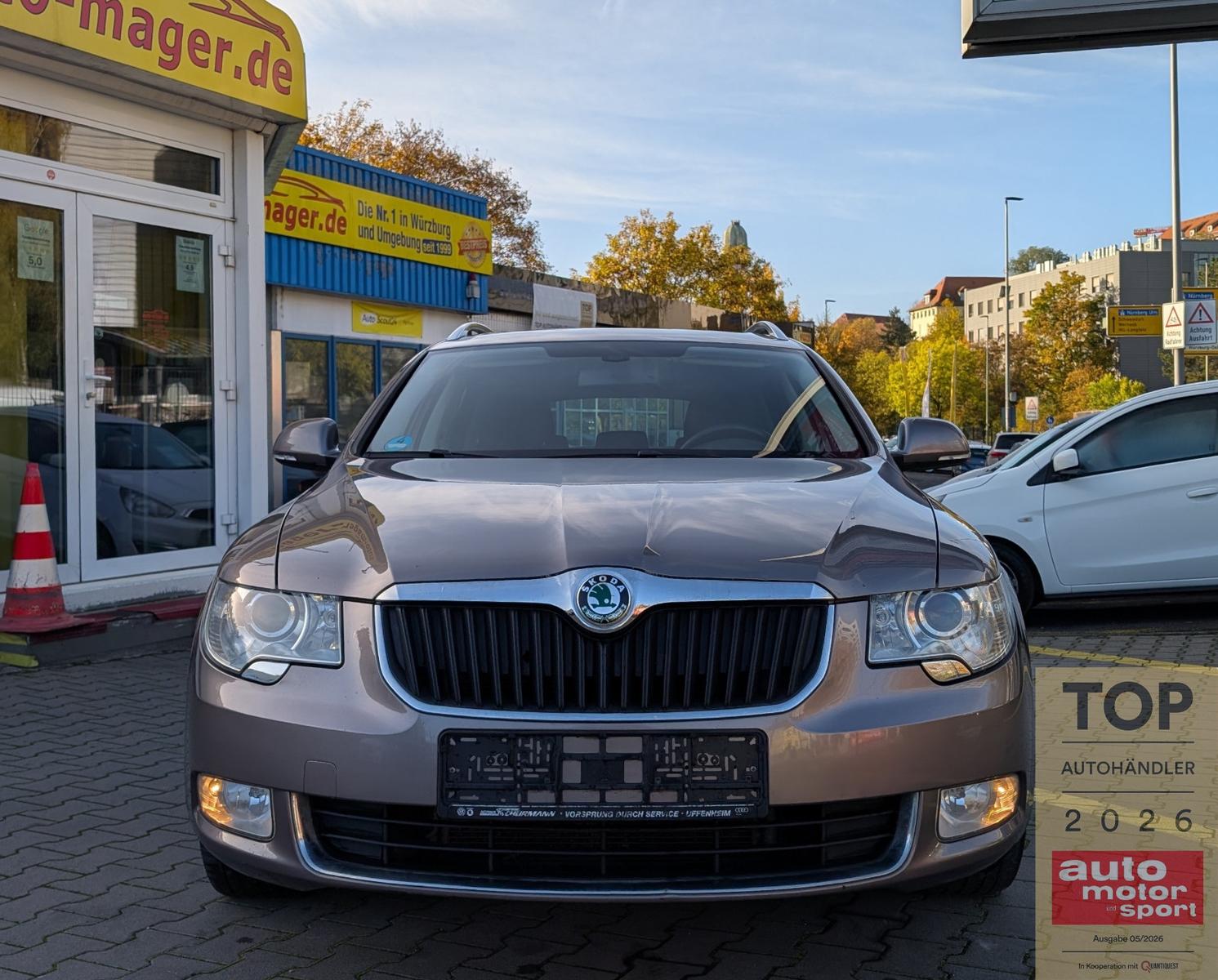 Skoda Superb 2012 — вигляд ззаду