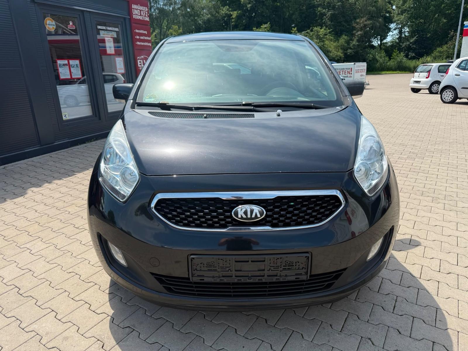 Kia Venga 2013 — rear view