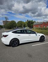 Tesla Model 3 Hinterradantrieb RWD RWD - Tesla Model 3 in Essen
