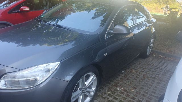 Opel OPEL INSIGNIA 160 PS  mit kleiner Beschädi...