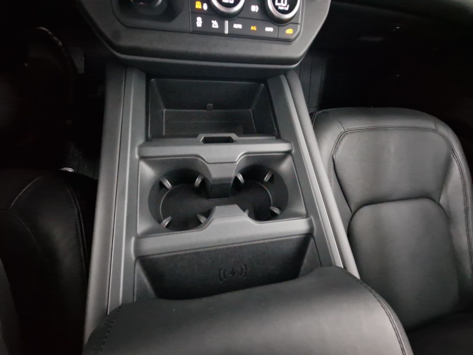 LAND ROVER Defender 90 Hard Top D250 X-Dynamic SE AHK – Bild 15