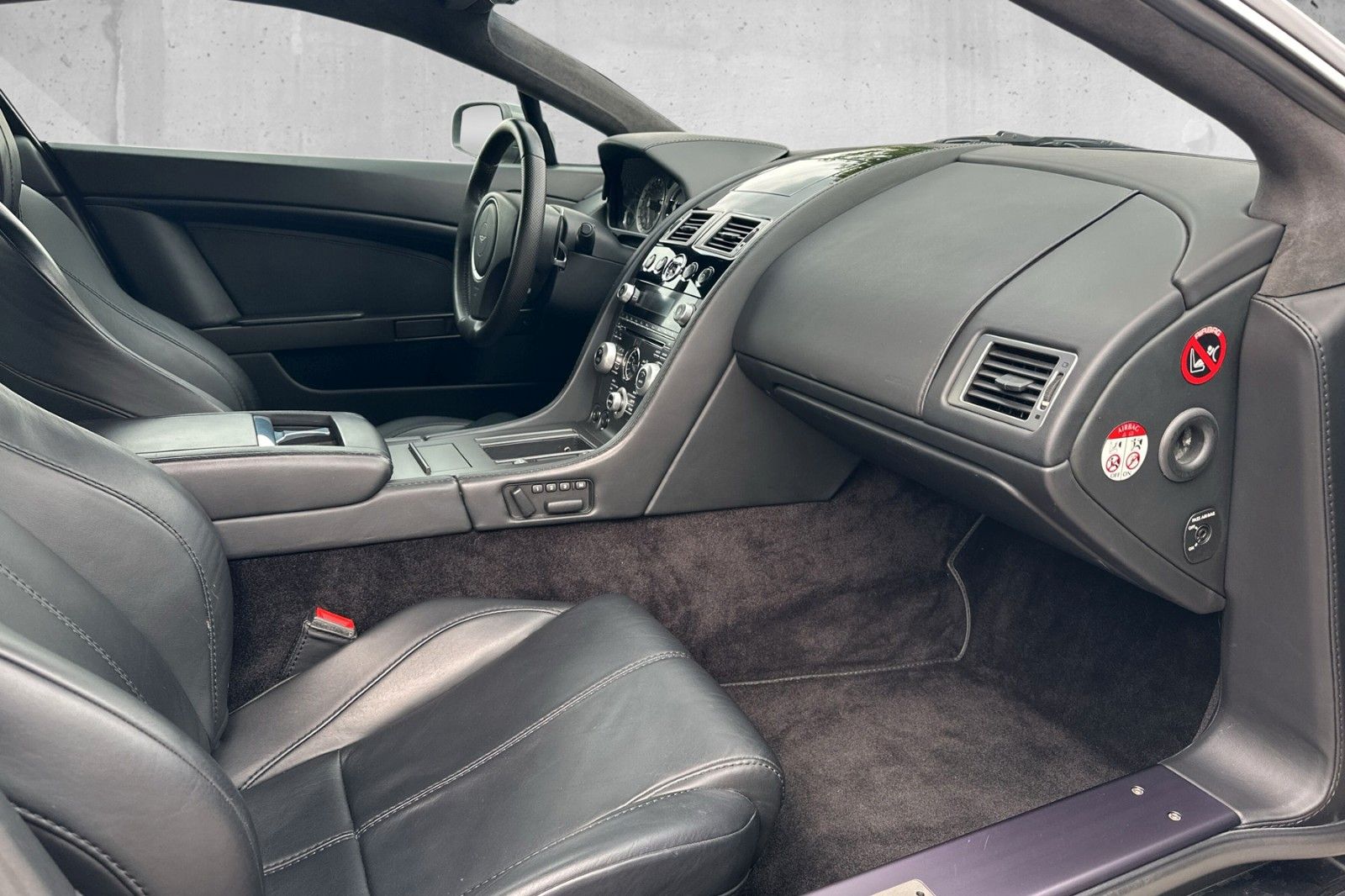 Fahrzeugabbildung Aston Martin V8 Vantage 4.7l