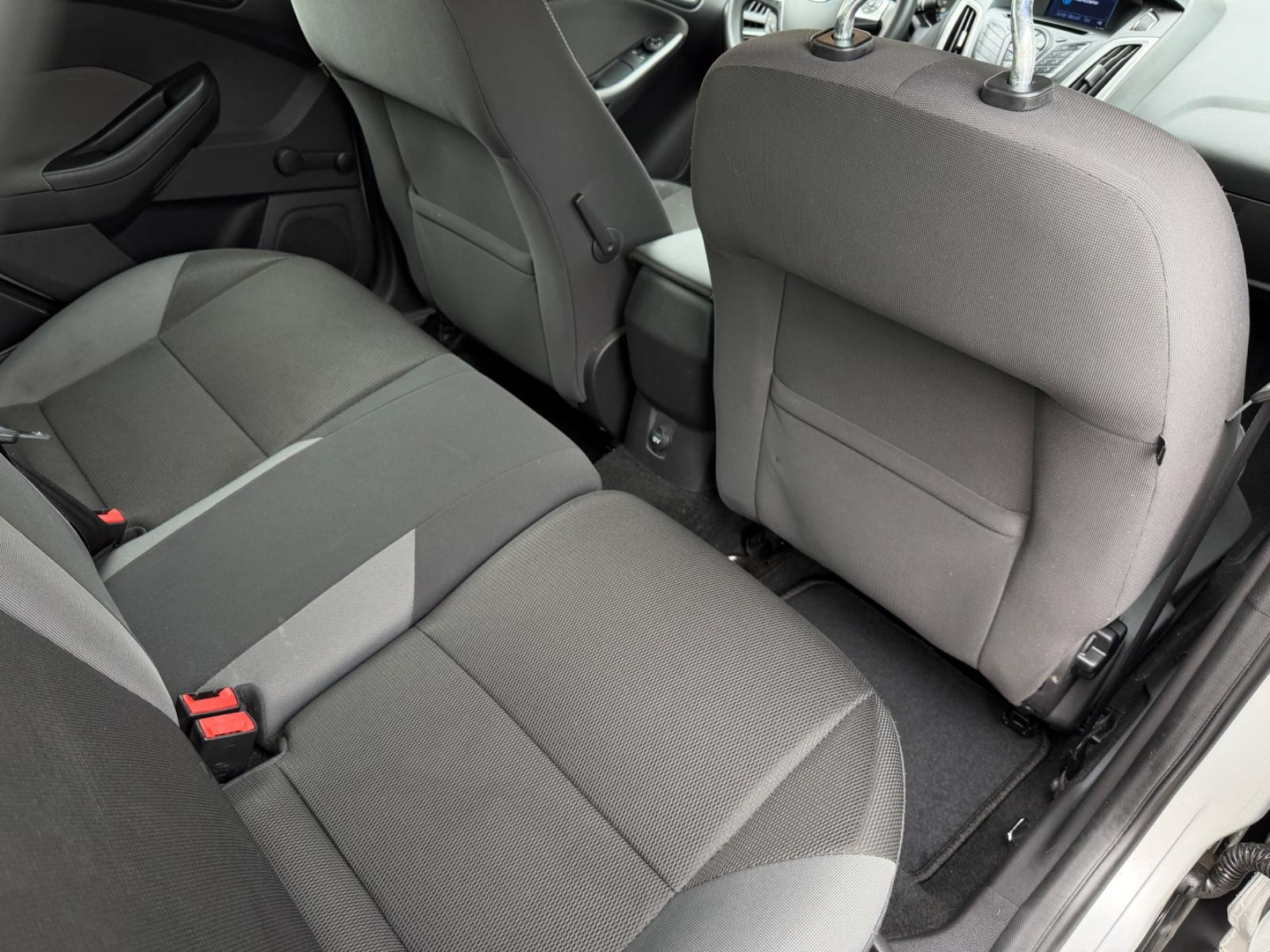 Ford Focus 2014 — photo 16