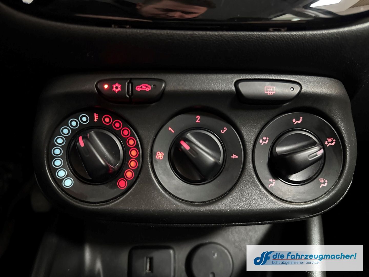 Fahrzeugabbildung Opel Corsa E Edition Navi Apple CarPlay Android Auto