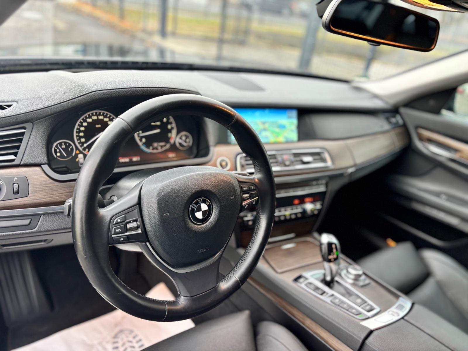 BMW Série 7 750Li xDrive | 408 ch | BVA | Affichage tête haute | Sièges ventilés | Caméras 360° | Portes Soft-Close | Cuir