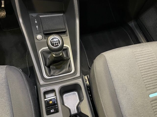 Fahrzeugabbildung Ford Tourneo Connect Active PANO Winterpaket AHK