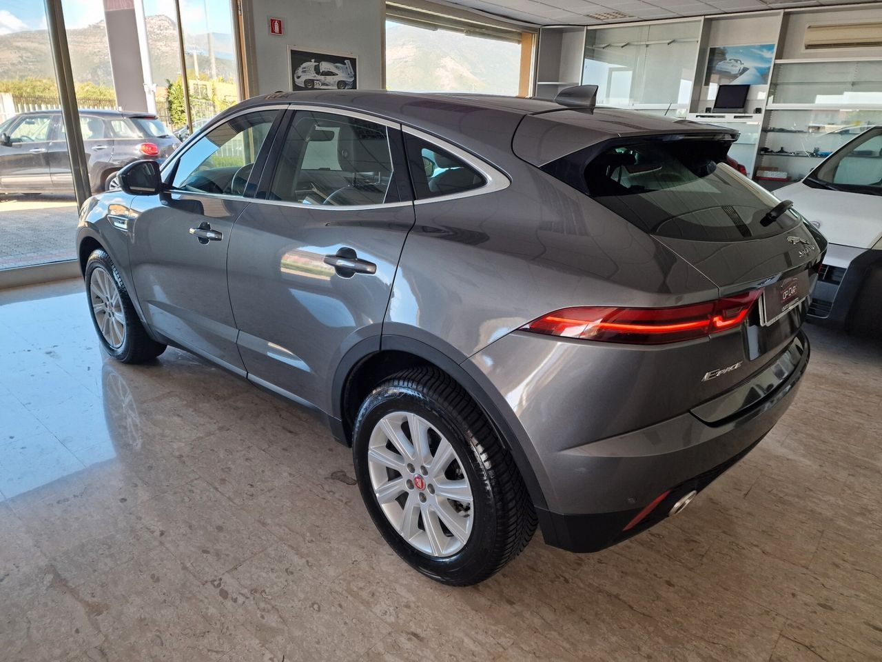 Jaguar E-Pace S 2.0D 180 CV AWD imagem 2