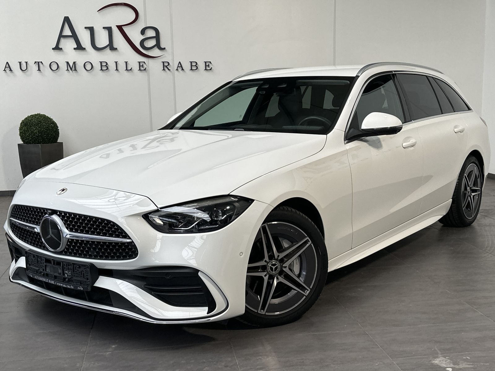 Fahrzeugabbildung Mercedes-Benz C 220d T 4M AMG-Line NAV+LED+ACC+360°+STANDHEIZU