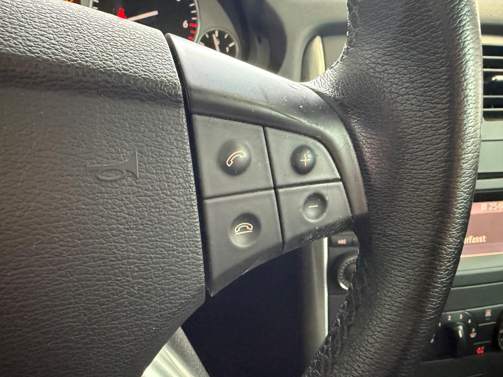 Mercedes-Benz B 200*SPORT*AUTOMATIK*SHZ*NAVI*AHK*TEMP*PARK-ASS