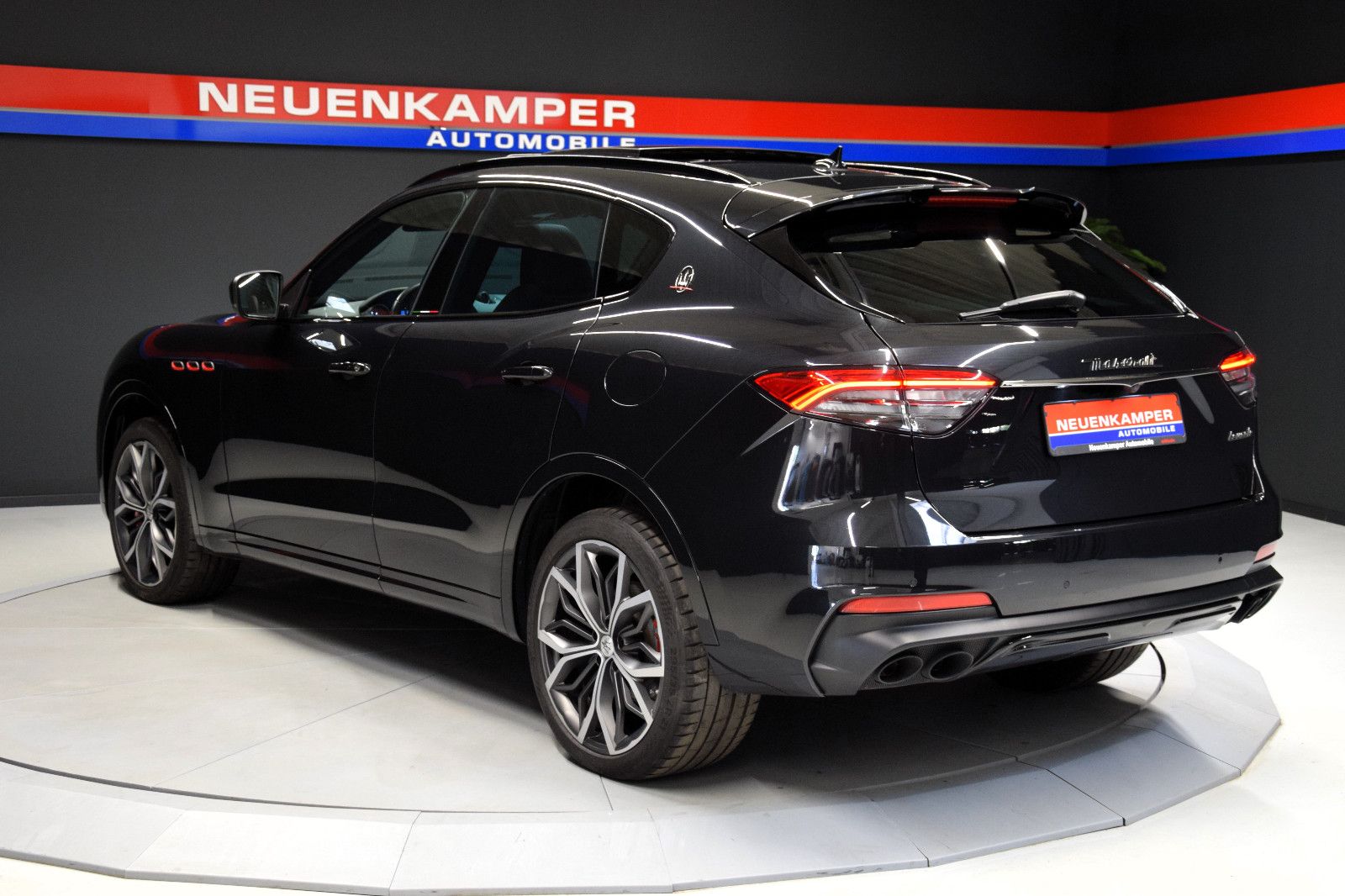 Fahrzeugabbildung Maserati Levante GranSport Pano Luft Trofeo Optik 21"