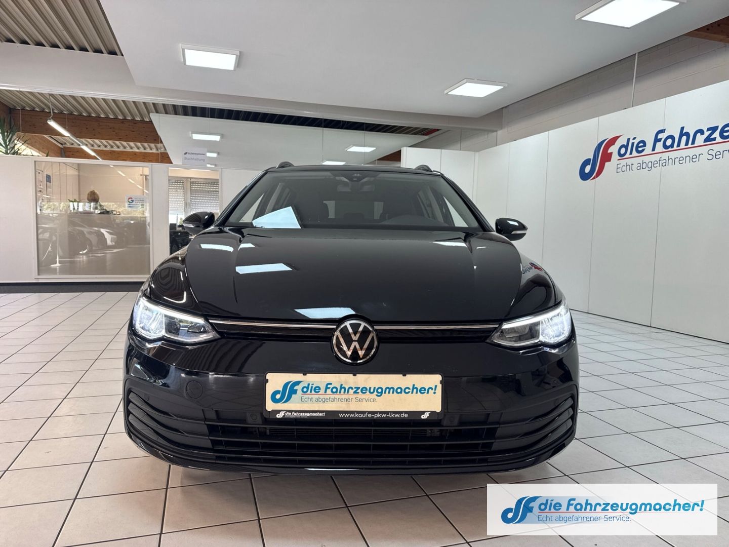 Fahrzeugabbildung Volkswagen Golf VIII Variant Life Navi Digitales Cockpit LE