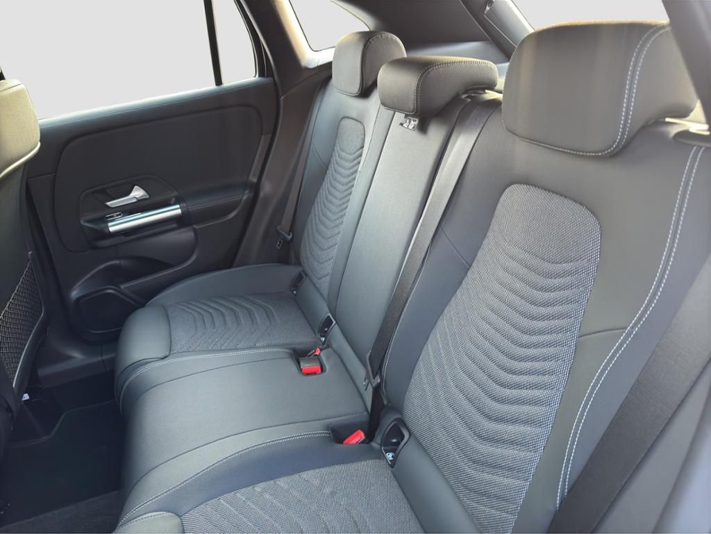 Fahrzeugabbildung Mercedes-Benz GLA 200 d LED*DISTRONIC*SpurH*elHeck*AHK*RFK*PDC