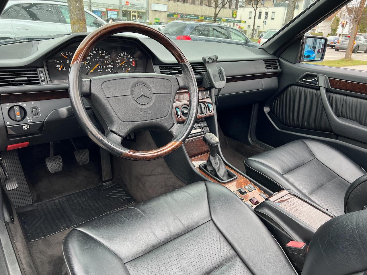 Mercedes-Benz E 220 Cabrio Final Edition *AMG-Alufelgen*Top-Zu