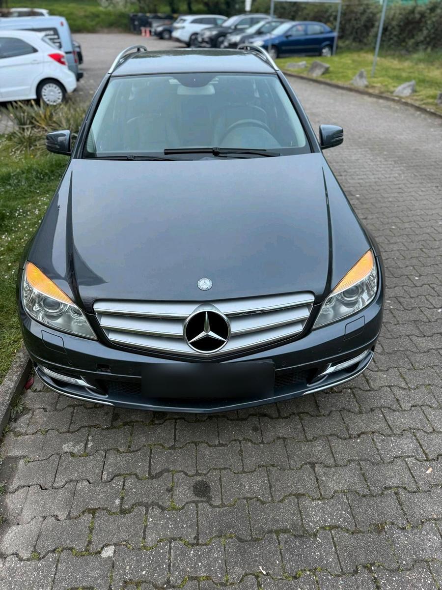 Mercedes-Benz C180 2010 — вигляд ззаду