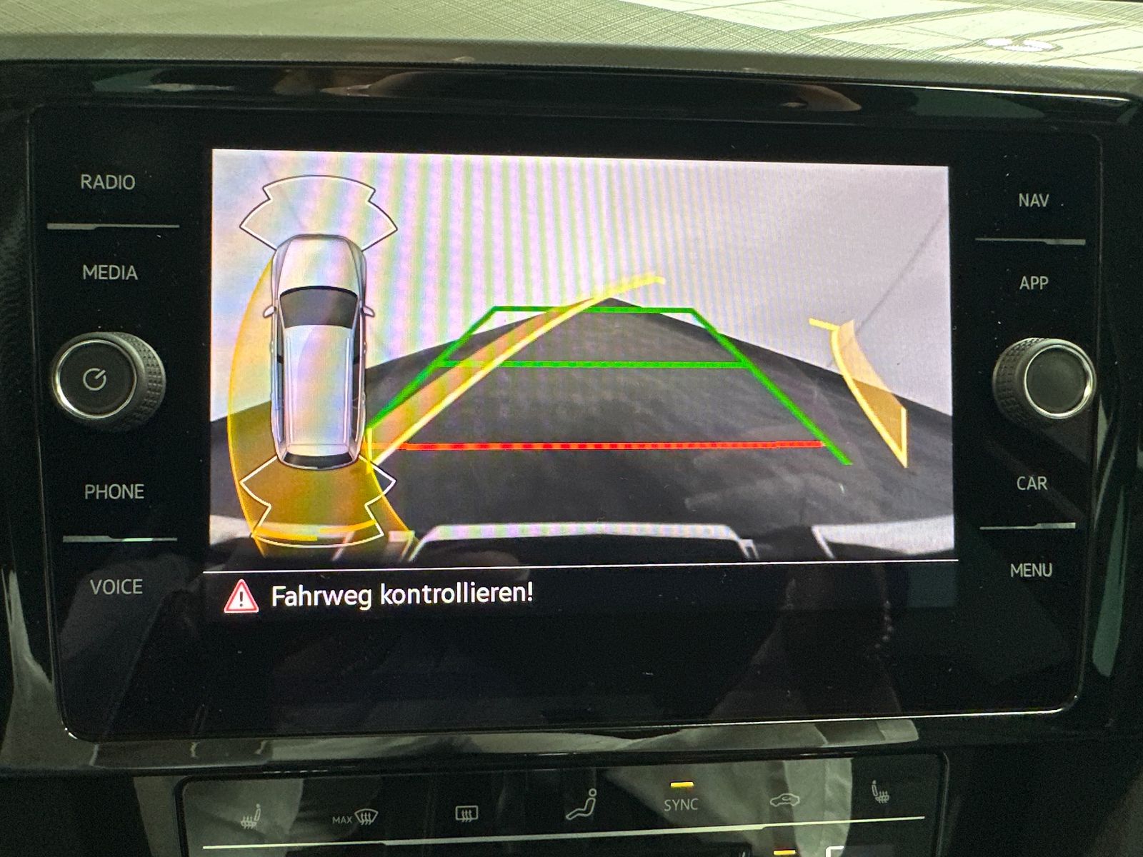 Fahrzeugabbildung Volkswagen Passat Variant GTE R-Line NAV+LED+KAM+HUD+AHK