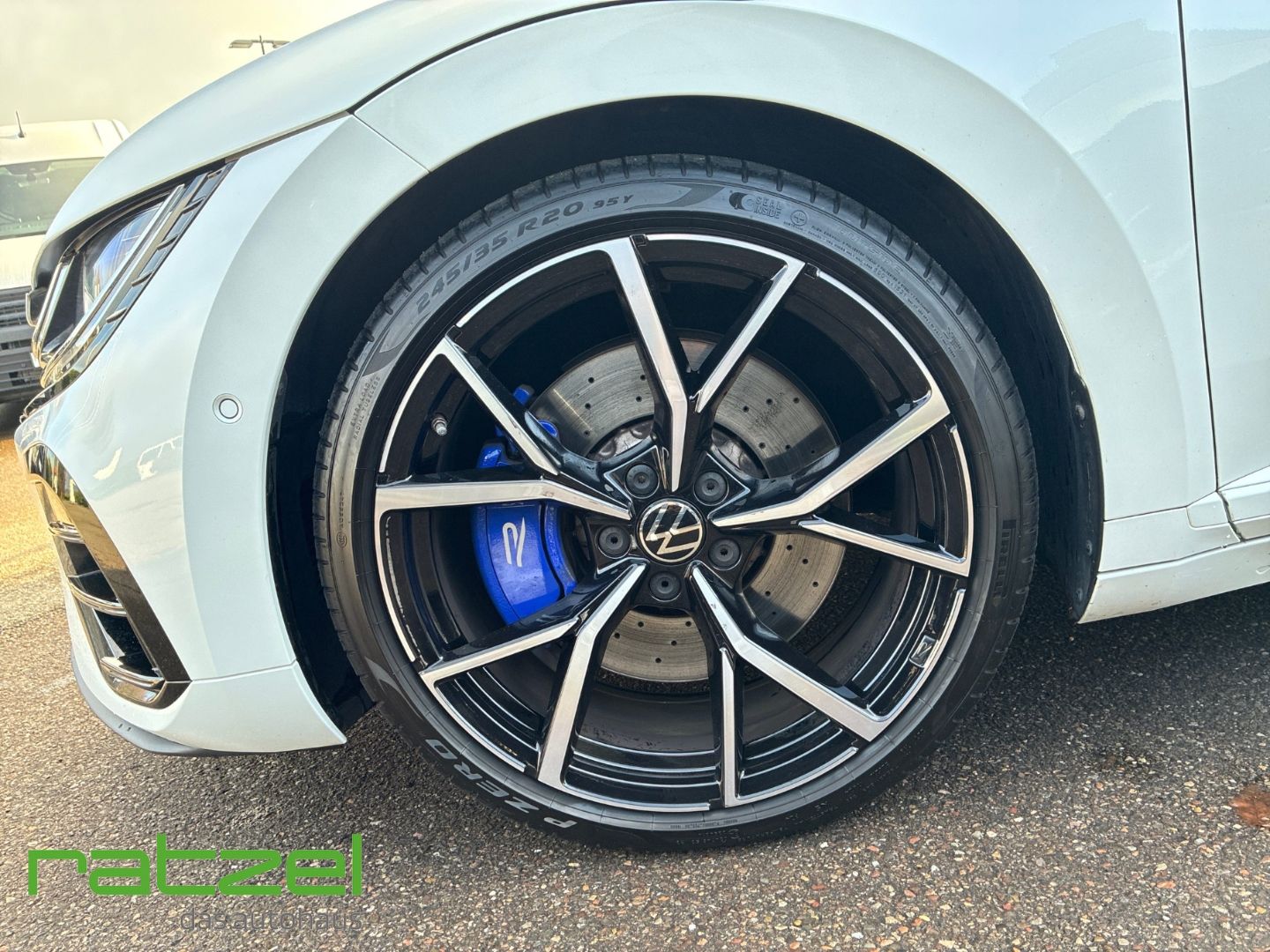 Fahrzeugabbildung Volkswagen Arteon Shooting Brake 2.0 TSI R 4Motion Panodach