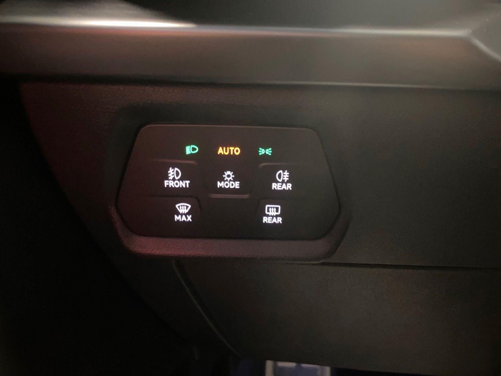 Fahrzeugabbildung CUPRA Leon ST 1.5 eTSI DSG FACELIFT MHEV+5 J. GARANTIE