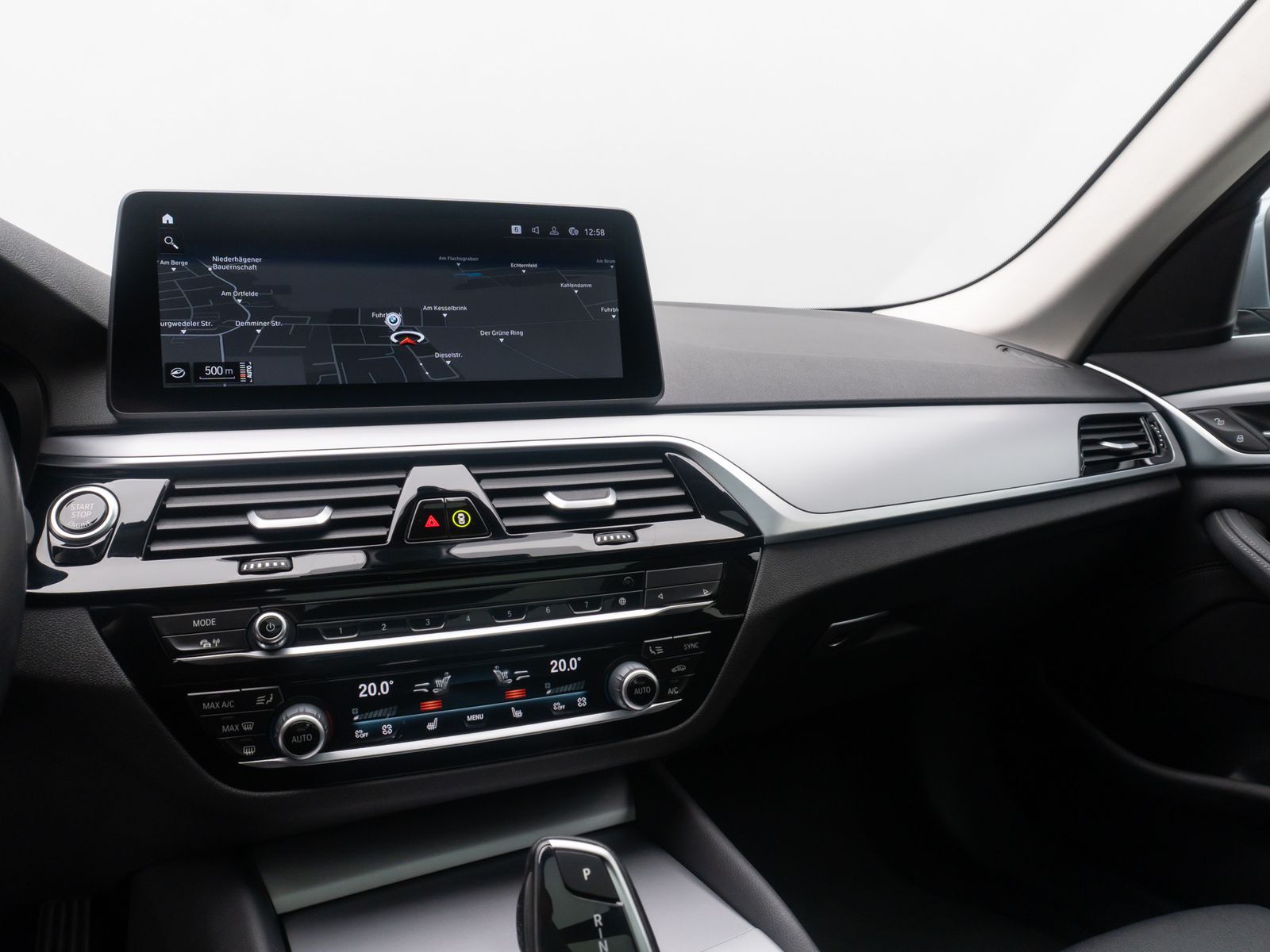 Fahrzeugabbildung BMW 520d Kamera HUD Alarm Panorama DAB Leder Sport