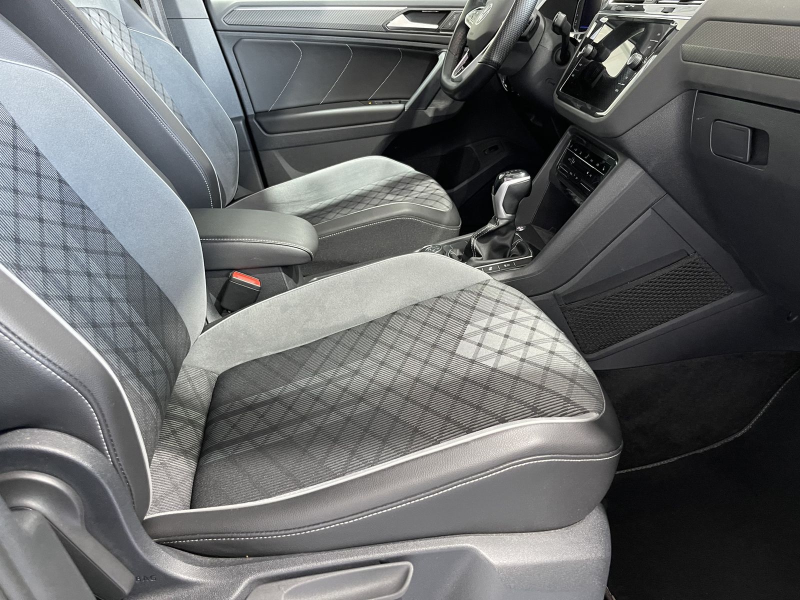 Fahrzeugabbildung Volkswagen Tiguan R-Line 2.0 TDI*4Motion*AHK*Cam*Q.DRIVE*