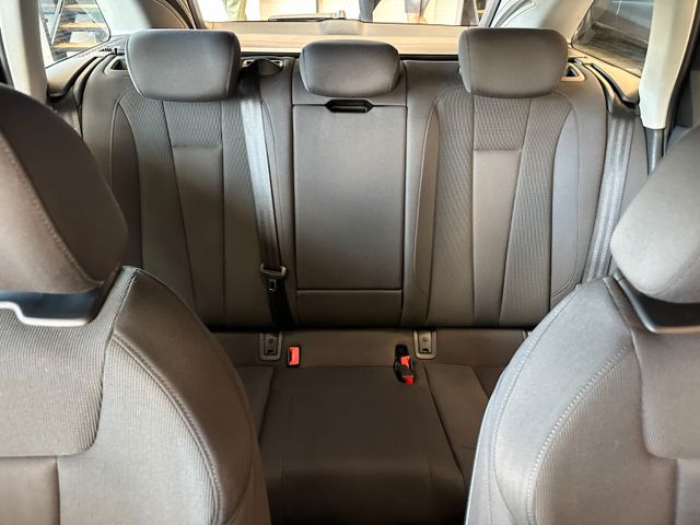 Audi A4 *ACC*AHK*NAVI*CARPLAY*2-ZONEN*SZHZ*LED*