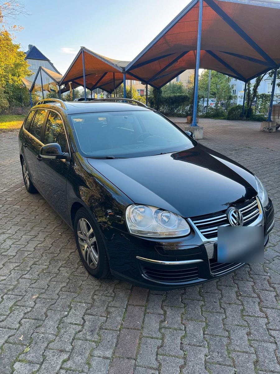 Volkswagen Golf 2009 — салон