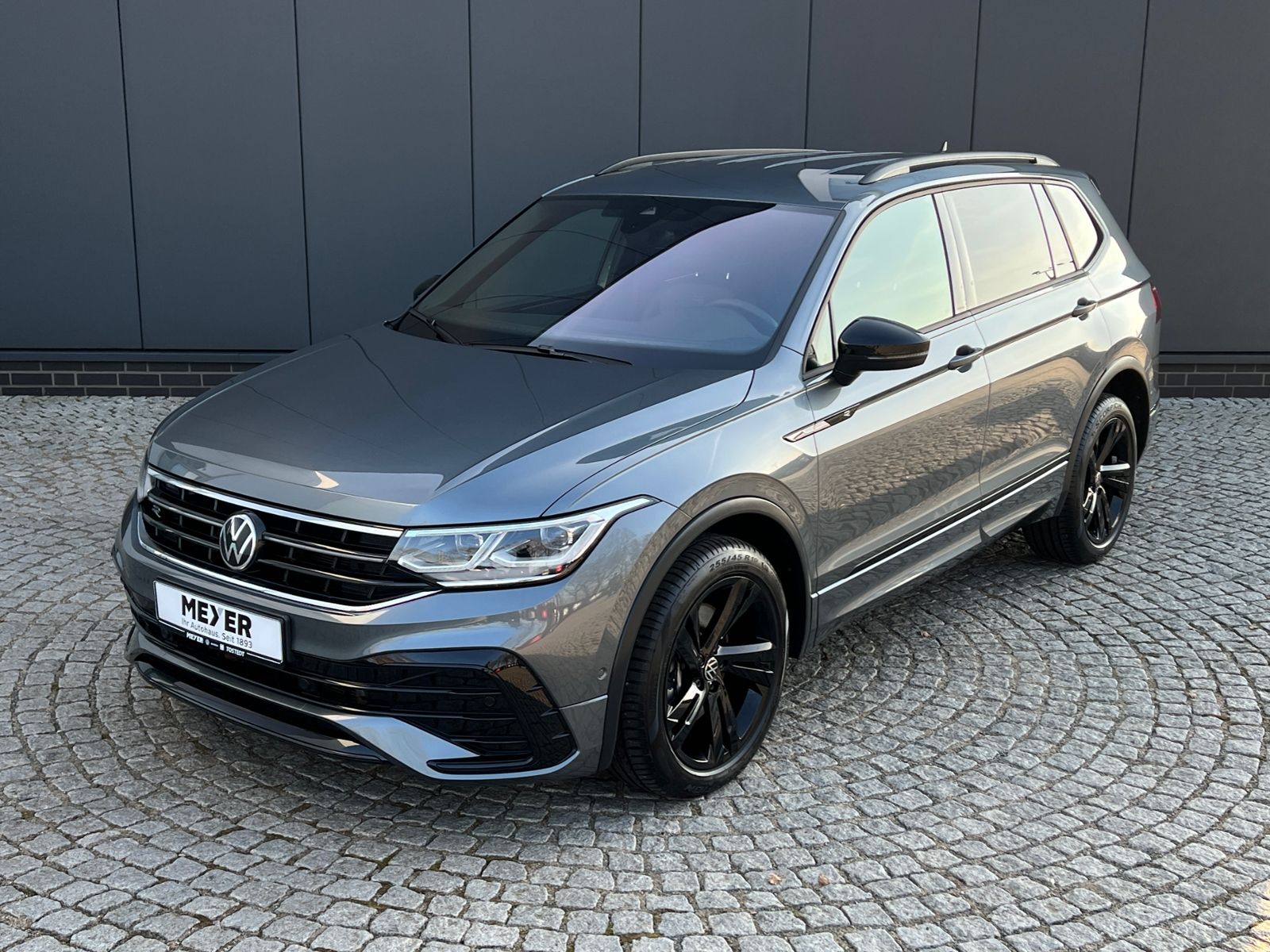 Fahrzeugabbildung Volkswagen Tiguan Allspace R-Line 2.0 TDI DSG 4MOTION *AHK,