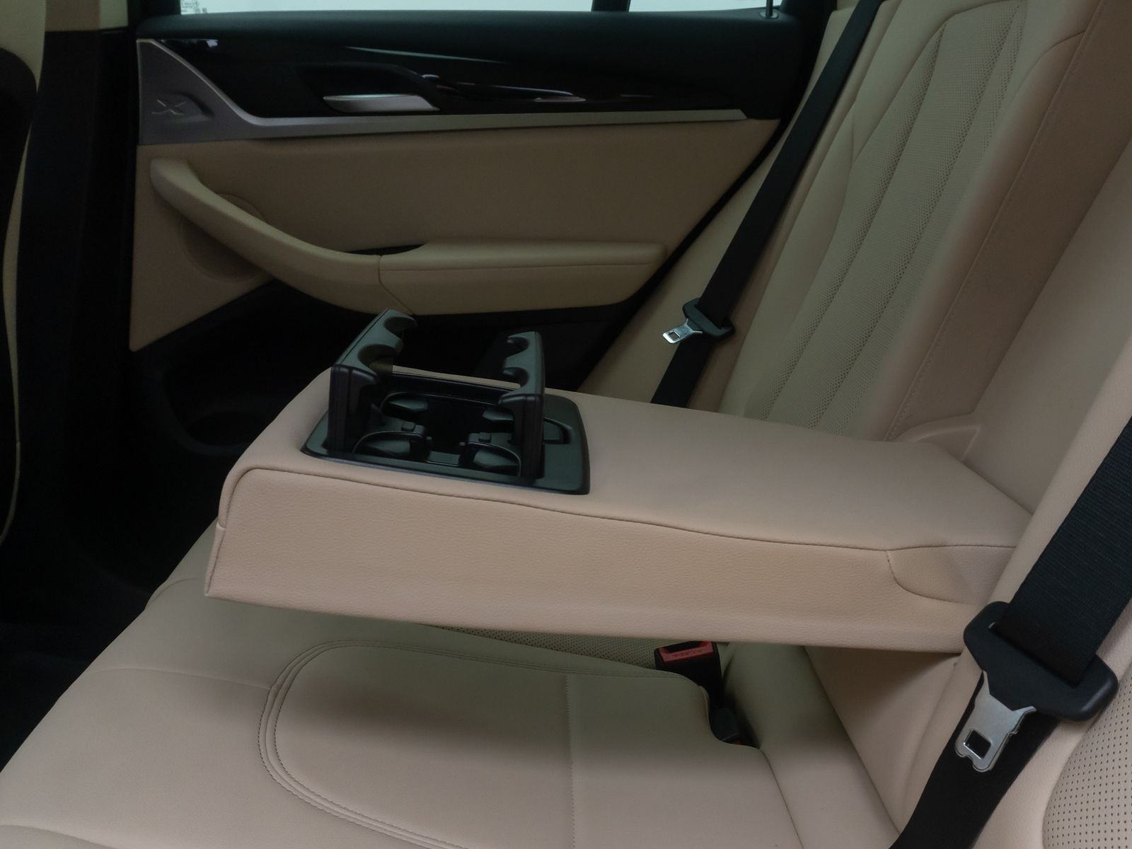 Fahrzeugabbildung BMW X3 xD30d Sport AHK DAB 360° Komfort Leder 19Zoll