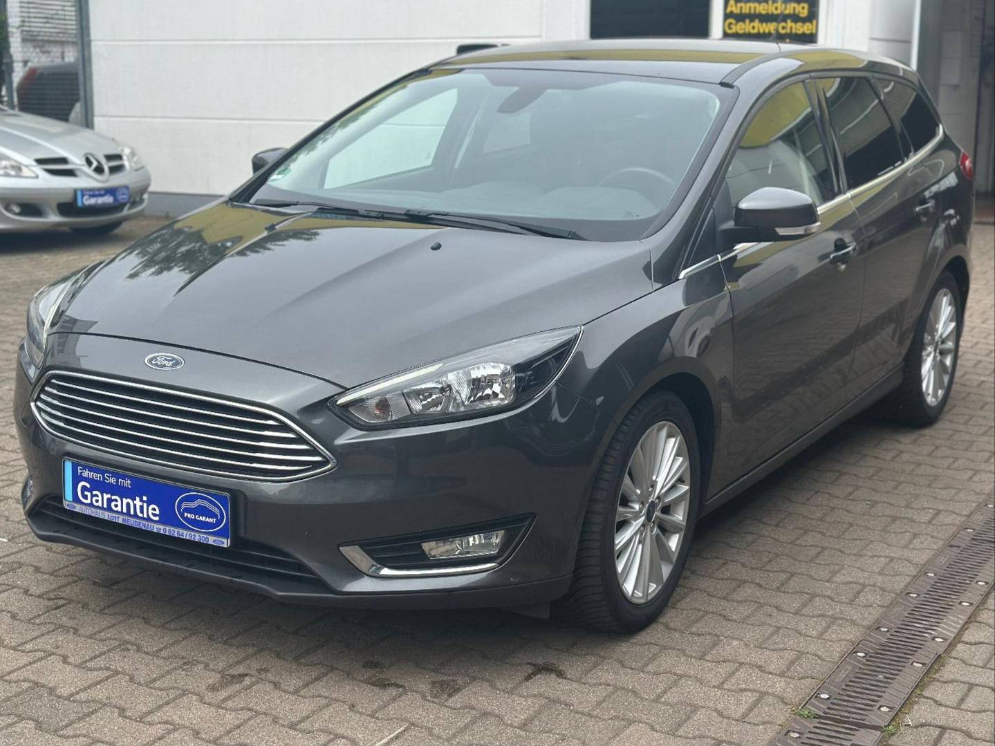 Ford Focus Turnier 1.5 Titanium *NAVI+AHK*PDC*