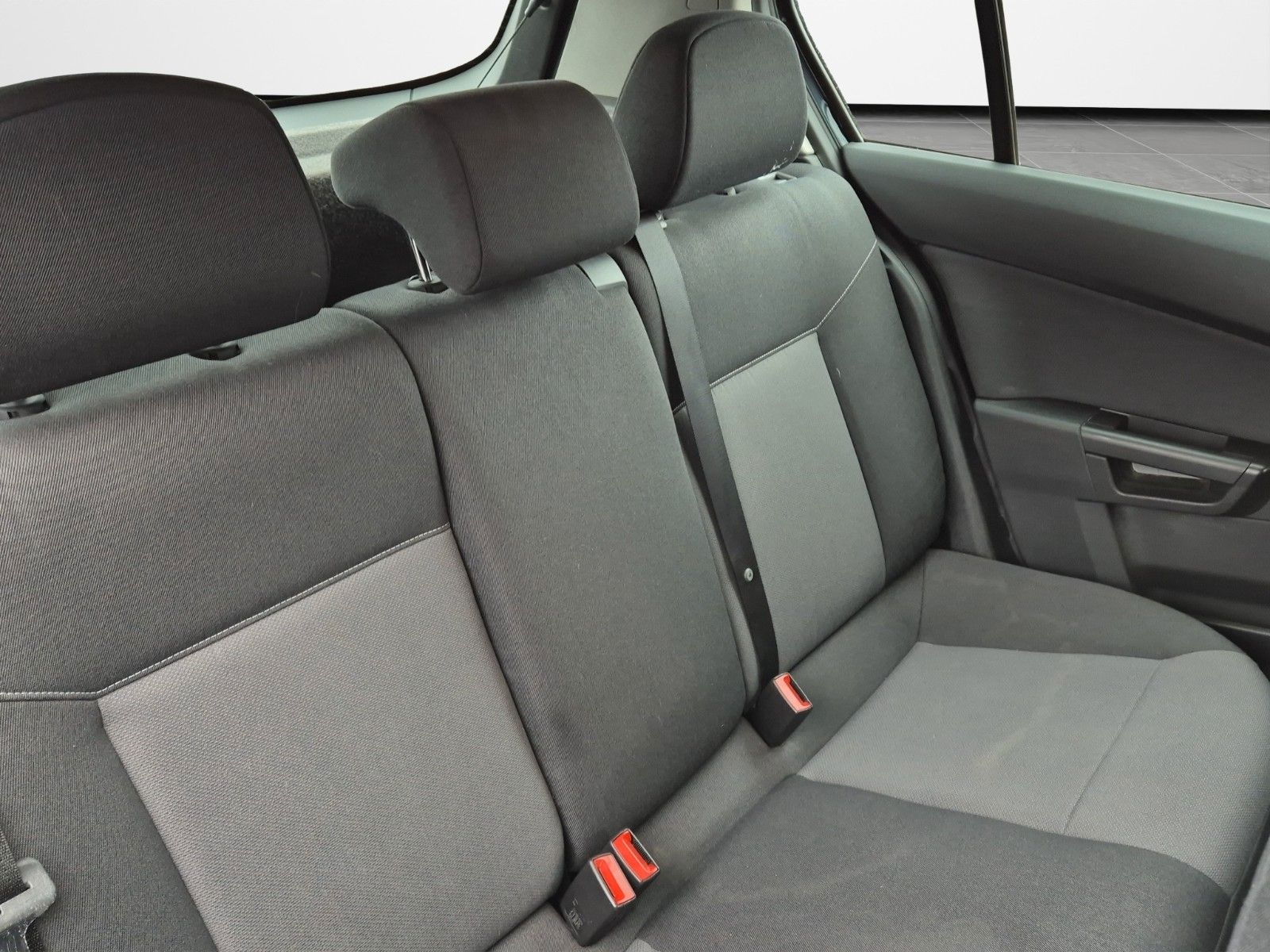 Fahrzeugabbildung Opel ASTRA AUTOMATIK ALU ALLWETT NAVI AHK KLIMA 2.HD