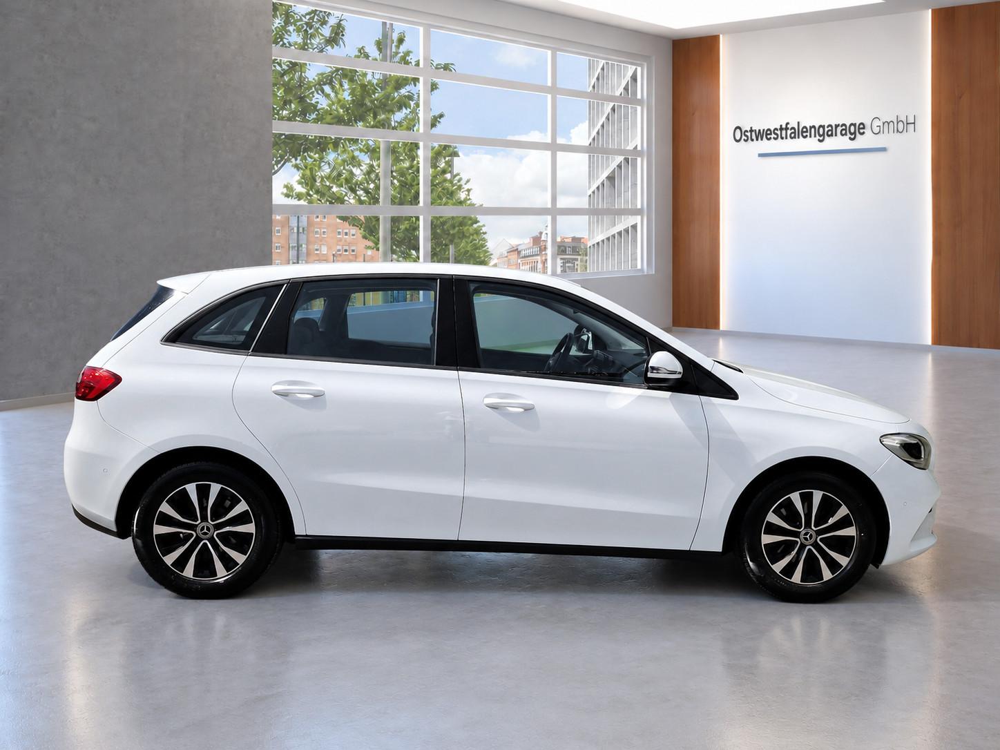 Mercedes-Benz B 180 (Automatik, Teilleder, Navi)
